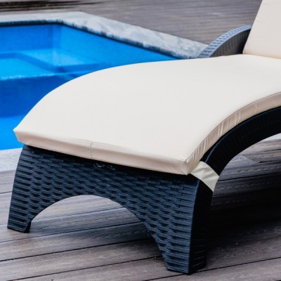 Пластиковый шезлонг MARK антрацит (с матрасом)